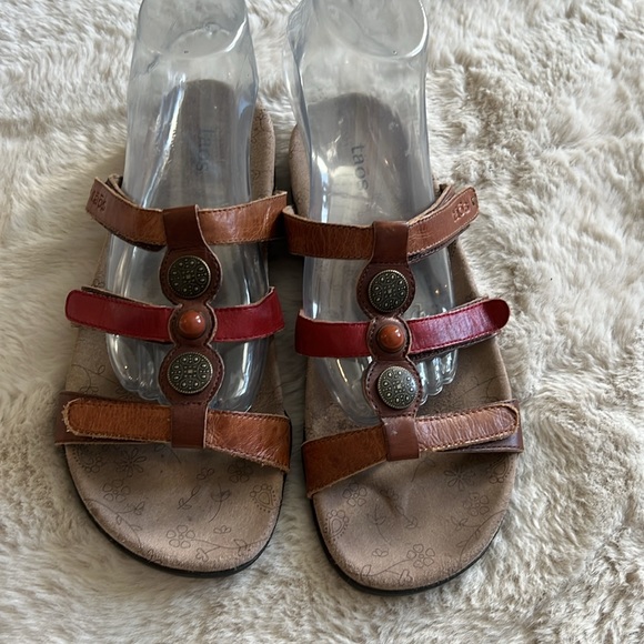 Prize 3 Harvest Multicolour Leather Slide Sandal
by Taos Size 9 - Picture 2 of 8